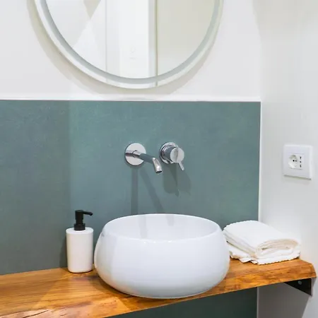 Frida's By Happyhostorino *