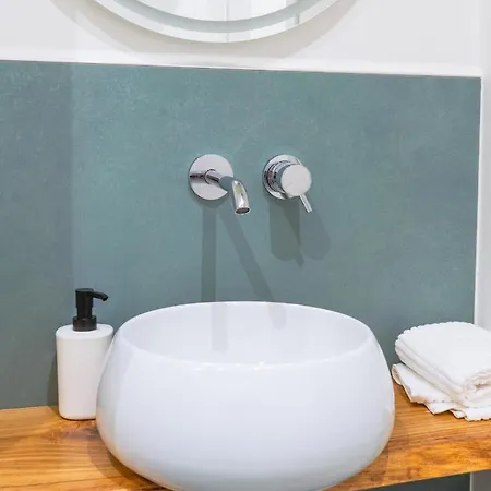 Frida's By Happyhostorino *